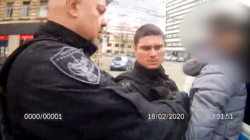 Zloději měli při krádeži v Brně napadnout prodavačku